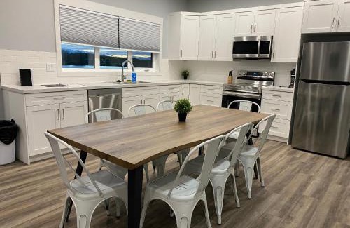 Mountain View Casa | Thistle Ridge (Lower) New Waterton Lakes Area Waterfront Home