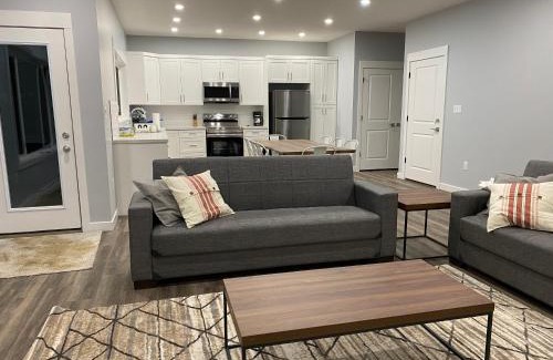 Mountain View Casa | Thistle Ridge (Lower) New Waterton Lakes Area Waterfront Home