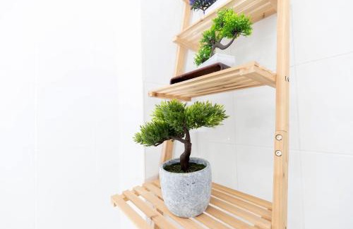 Darlington Casa | Thomas Apartment
