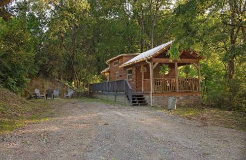 Lookout Valley Neighborhood Association Casa | Thomas Cabin Forest Tiny Cabin With Hot Tub