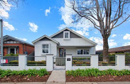 Wagga Wagga Casa | Thorne St Luxe Loft - CBD Location, Modern Design