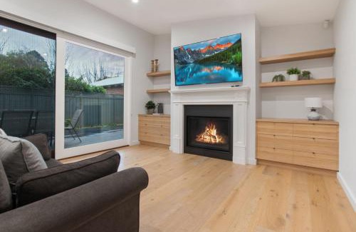 Wagga Wagga Casa | Thorne St Luxe Loft - CBD Location, Modern Design
