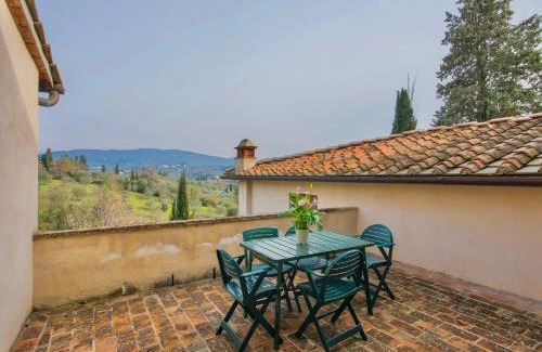 Grassina Apartamento | THR-Apartment with 3 bedrooms, 7 beds, 3 bathrooms, air conditioning and private outdoor space in a residence with swimming pool not far from Florence