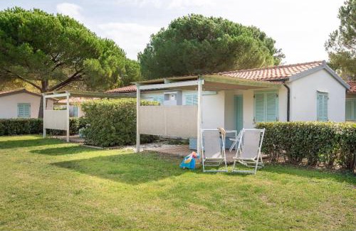 Piombino Apartamento | THR - ISA-Appartament Charme, 4 beds, air conditioning and private outdoor area in Village with 6 swimming-pools, only 1 km from the beach