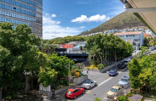 Three Anchor Bay Apartamento | Three Anchor Bay 2BR Near Beach Cafes & Promenade