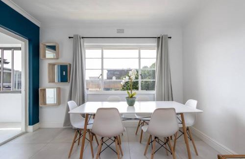 Three Anchor Bay Apartamento | Three Anchor Bay 2BR Near Beach Cafes & Promenade