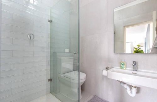Three Anchor Bay Apartamento | Three Anchor Bay 2BR Near Beach Cafes & Promenade