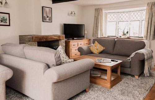 Chaddesley Corbett Casa | Three Batch Cottages