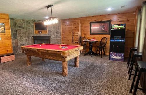 Chalet Village Casa | Three Bears Lodge - Outdoor Hot Tub, Game Room, Pet Friendly + Chalet Village Resort Access