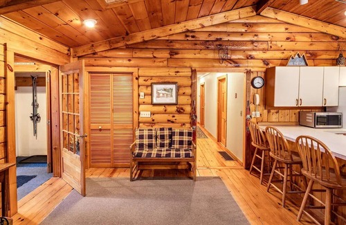 Wardsboro Casa | Three Bears Log Cabin