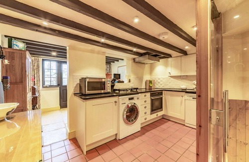 Longborough Cabaña | Three bed Cotswold holiday cottage near Stow-on-the-Wold - Spa Changing Rooms