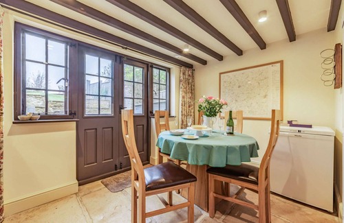 Longborough Cabaña | Three bed Cotswold holiday cottage near Stow-on-the-Wold - Spa Changing Rooms