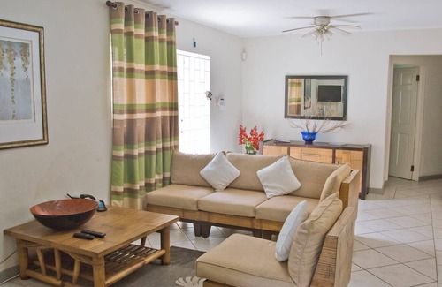 Hastings Cabaña | Three Bedroom Apartment on the Beach