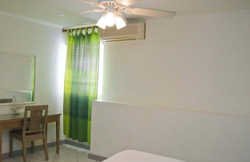 Hastings Cabaña | Three Bedroom Apartment on the Beach