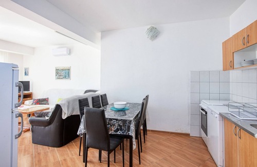 Podglavica Apartamento | Apartamento de tres habitaciones con terraza y vista al mar Stupin Celine, Rogoznica (A-21279-a)