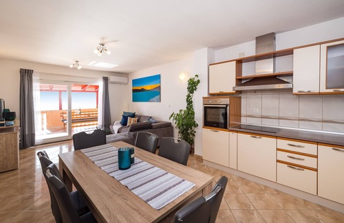Maslenica Apartamento | Apartamento de tres habitaciones en la playa Maslenica, Novigrad (A-21903-a)