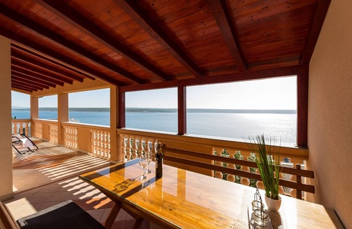 Maslenica Apartamento | Apartamento de tres habitaciones en la playa Maslenica, Novigrad (A-21903-a)