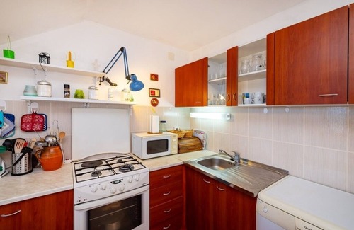 Rovanjska Apartamento | Apartamento de tres habitaciones con terraza y vista al mar Rovanjska, Paklenica (A-22989-a)
