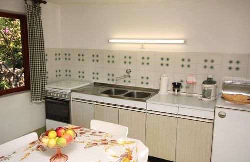 Necujam Apartamento | Apartamento de tres habitaciones en la playa Necujam, Solta (A-5186-a)