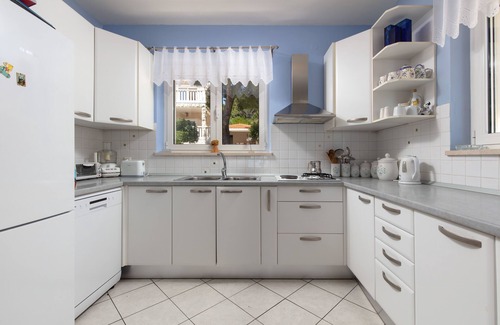 Sumartin Apartamento | Apartamento de tres habitaciones con terraza y vista al mar Sumartin, Brac (A-2940-d)