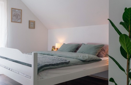 Cerknica Apartamento | Three-bedroom apartment at Villa Cerkniško jezero
