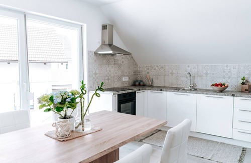 Cerknica Apartamento | Three-bedroom apartment at Villa Cerkniško jezero