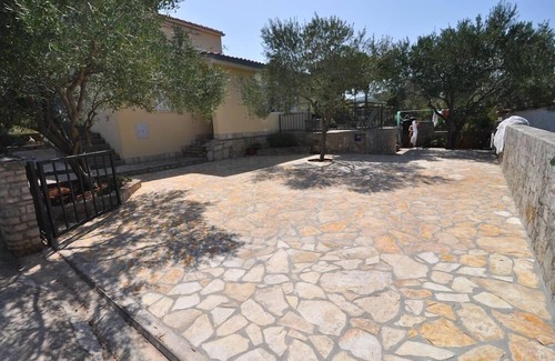 Necujam Apartamento | Apartamento de tres habitaciones con terraza y vista al mar Necujam, Solta (A-14729-a)
