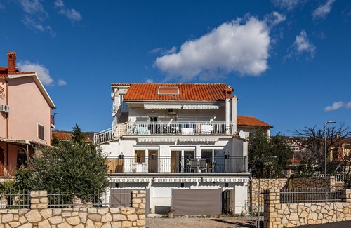 Kostrena Apartamento | Apartamento de tres habitaciones con terraza y vista al mar Kostrena, Rijeka (A-14285-a)