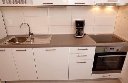 Brela Apartamento | Apartamento de tres habitaciones con terraza y vista al mar Brela, Makarska (A-19205-c)