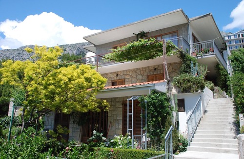 Brela Apartamento | Apartamento de tres habitaciones con terraza y vista al mar Brela, Makarska (A-20778-b)