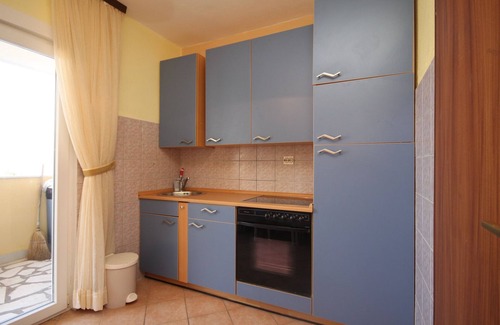 Municipality of Trogir Apartamento | Apartamento de tres habitaciones con terraza y vista al mar Slatine, Ciovo (A-7584-a)
