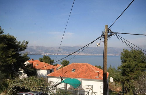 Municipality of Trogir Apartamento | Apartamento de tres habitaciones con terraza y vista al mar Slatine, Ciovo (A-7584-a)