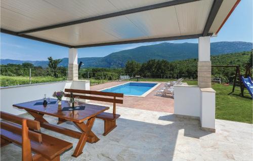 Ostrvica Apartamento | Three-Bedroom Apartment In Donja Ostrvica