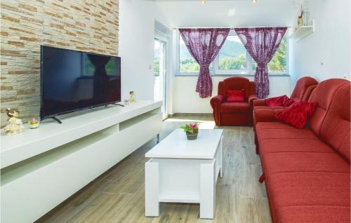 Ostrvica Apartamento | Three-Bedroom Apartment In Ostrvica