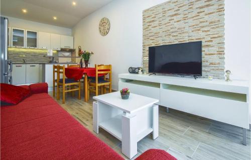 Ostrvica Apartamento | Three-Bedroom Apartment In Ostrvica