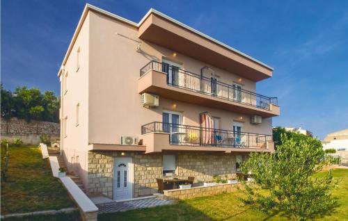 Dugi Rat Apartamento | Three-Bedroom Apartment In Mali Rat