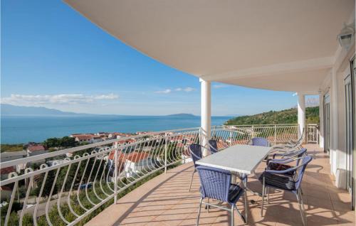Podaca Apartamento | Three-Bedroom Apartment In Podaca