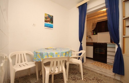 Milna Apartamento | Apartamento de tres habitaciones en la playa Milna, Vis (A-8913-a)