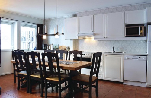 Gautefall Apartamento | Three-Bedroom Apartment in Drangedal