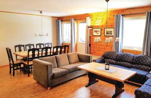 Gautefall Apartamento | Three-Bedroom Apartment in Drangedal