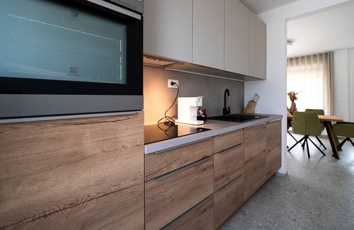 Sezana Apartamento | Three Bedroom Apartment with Balcony in Karst