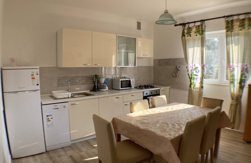 Lun Apartamento | Apartamento de tres habitaciones con terraza y vista al mar Lun, Pag (A-9395-a)