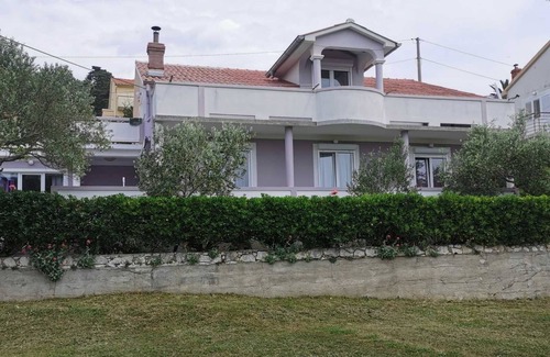 Suha Punta Apartamento | Apartamento de tres habitaciones con una terraza Kampor, Rab (A-4985-a)