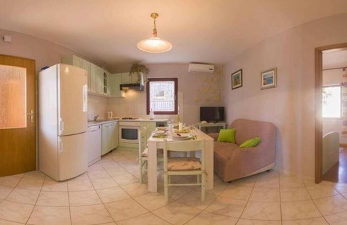 Milna Apartamento | Apartamento de tres habitaciones con terraza y vista al mar Milna, Vis (A-8896-b)
