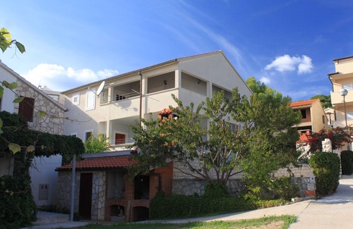 Milna Apartamento | Apartamento de tres habitaciones con terraza y vista al mar Milna, Vis (A-8896-b)