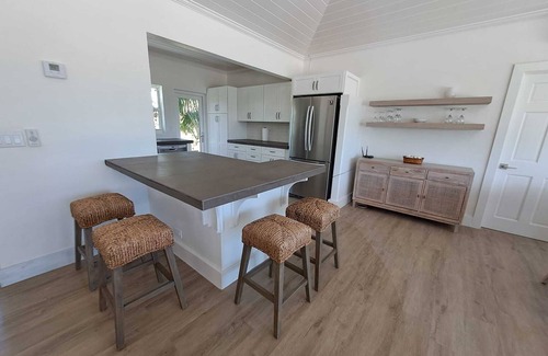Governor's Harbour Casa | Three bedroom beach house on beautiful Double Bay beach