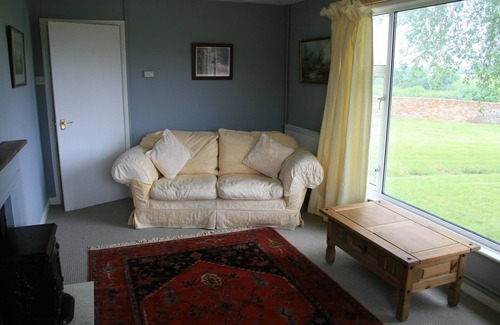 Trowbridge Casa | Three Bedroom bungalow in a rural setting.Ten minutes to Longleat