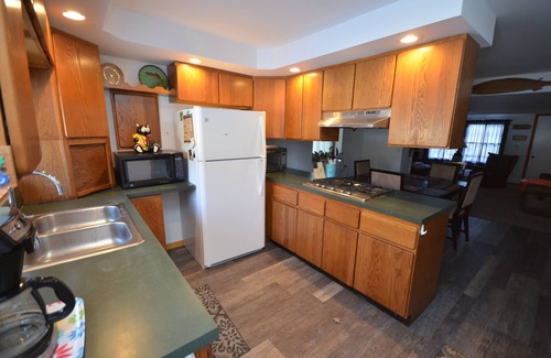 Traverse City Cabina | Three bedroom cabin on Lake Leelanau. Faces west with amazing sunsets.