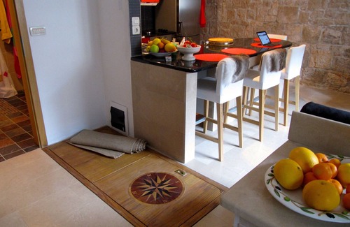 Povlja Casa | Casa de piedra clásica de tres dormitorios con bodega y olivar cerca del mar
