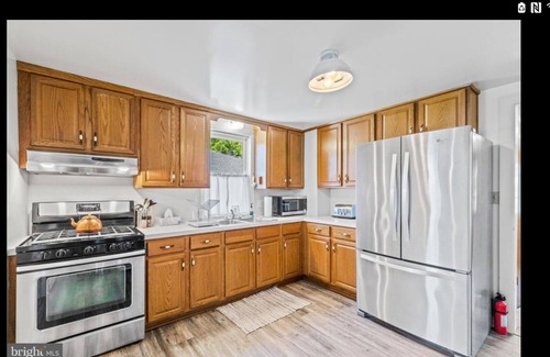 Millersville Casa | Three bedroom farmhouse,king size beds with country living